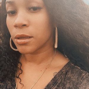 Meet your Posher, Jonique